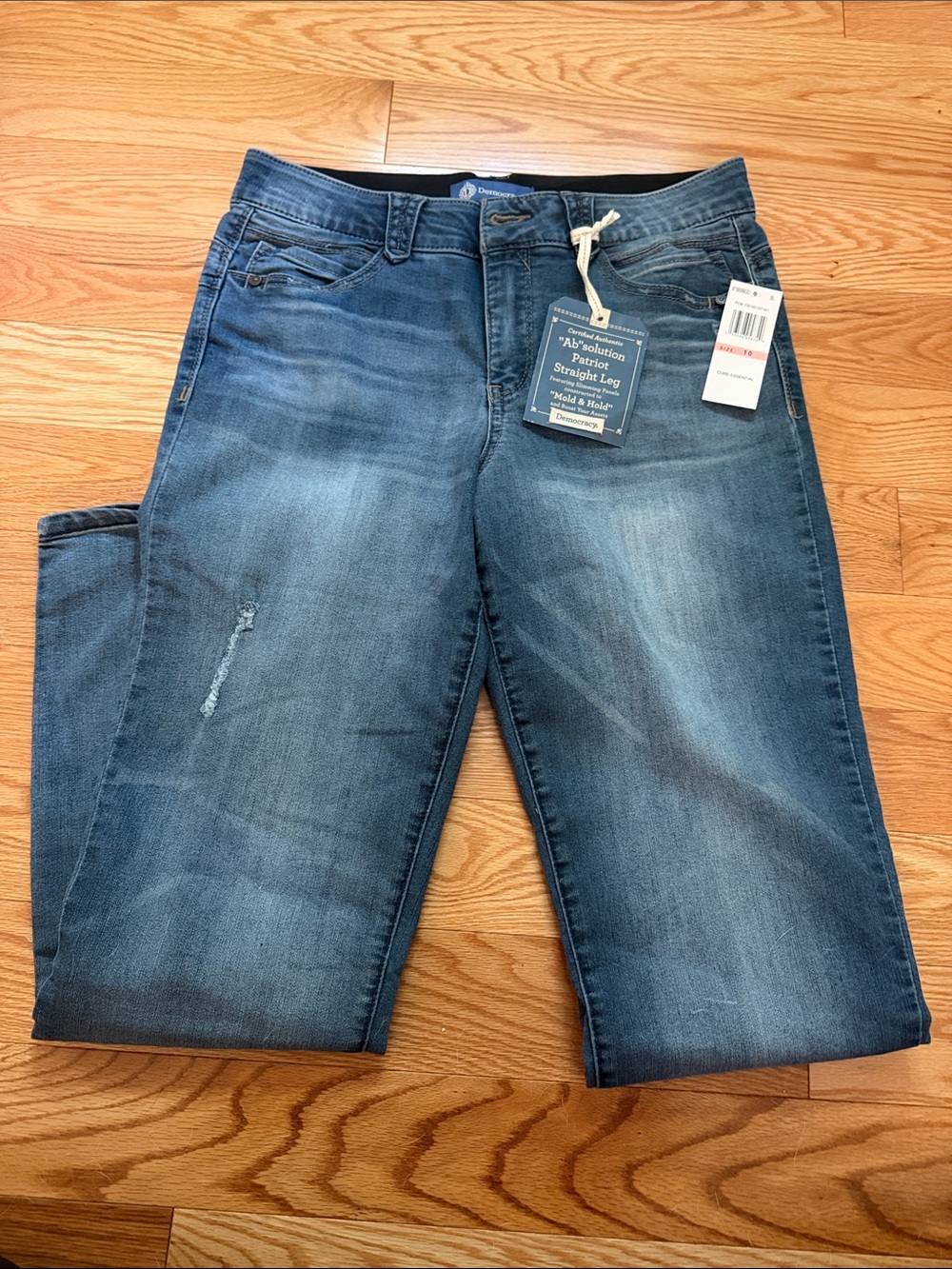 Democracy Women’s Straight Jeans  Size 10 NWT